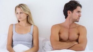 Защо да работим над отношенията си, когато можем просто да си разменим интимни снимки?