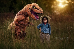 Динозавърът и момиченцето